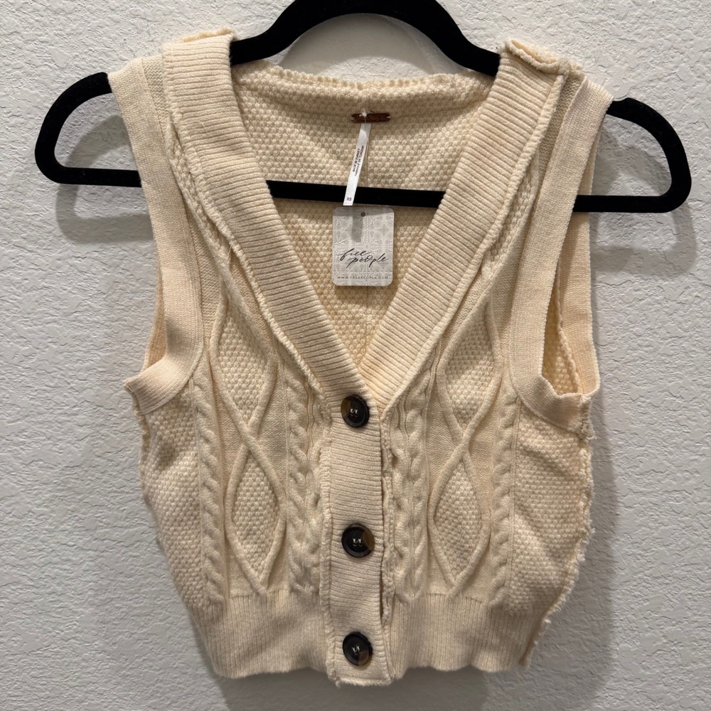 Free People Cream Cable Knit Cropped Sweater Vest Button Front Ivory XS NEW